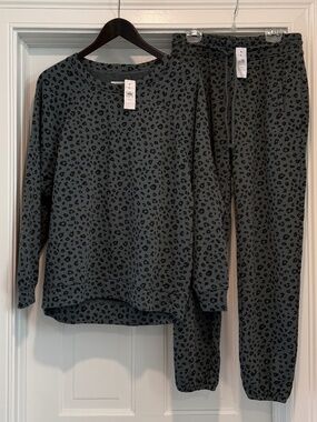 Leopard Print Sweatshirt and Sweatpants - NEW!!